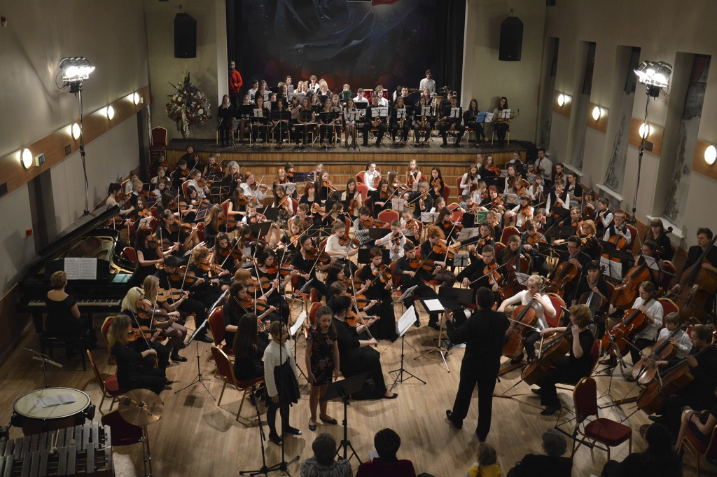 Melngailiešu stīgu instrumentu ansamblis piedalās  IV Kurzemes kamerorķestru festivālā
