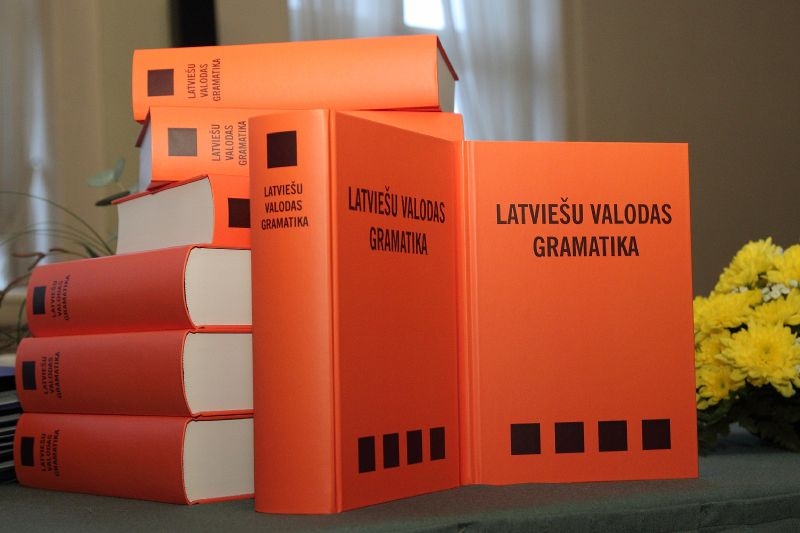 Interesenti aicināti apmeklēt semināru par jaunizdoto izdevumu  “Latviešu valodas gramatika”