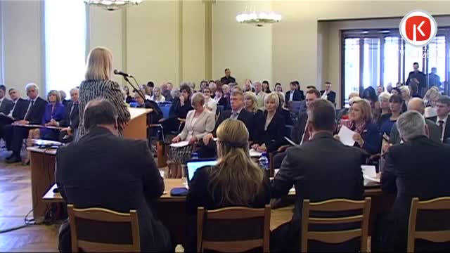 Skolotāji netic IZM solījumiem atrast naudu pedagogu algām