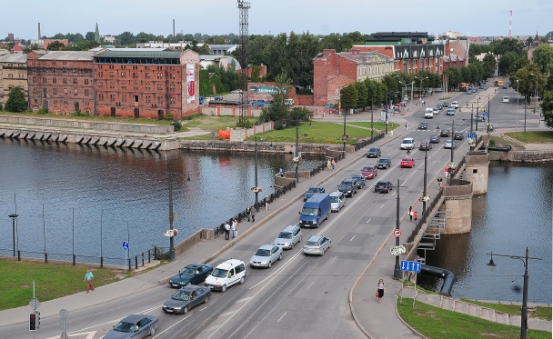 Remontēs sliežu ceļu uz Tramvaja tilta