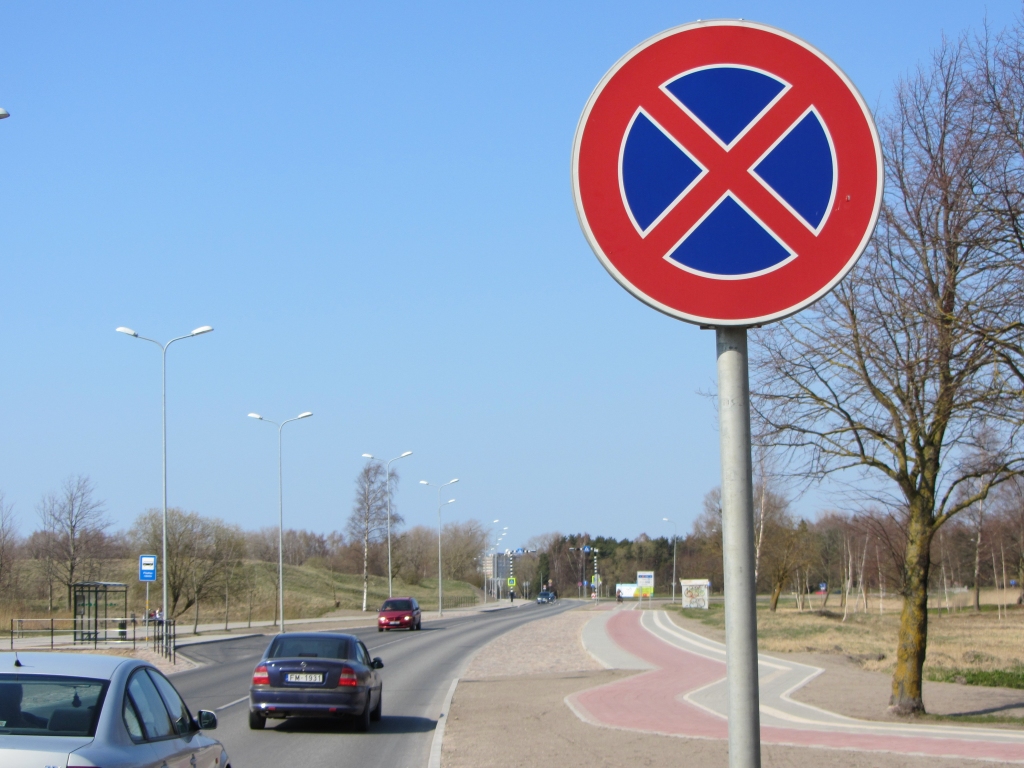 Stāvvietas izbūvē, bet apstāties neļauj