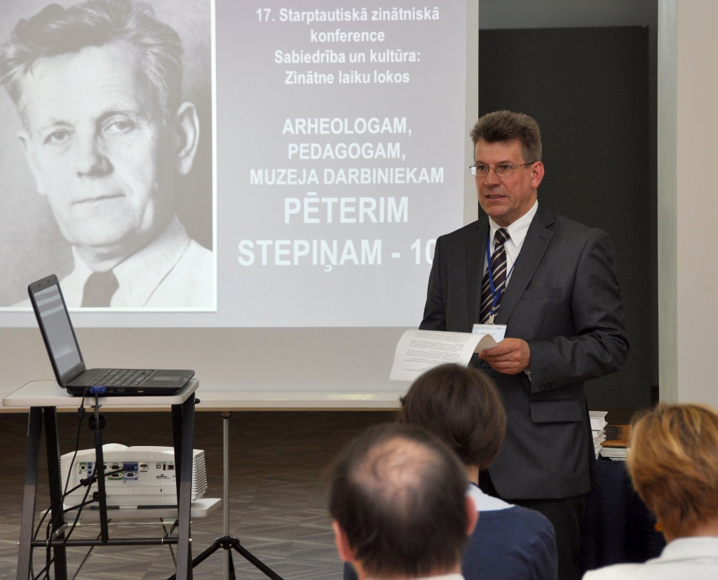 Izceļ Pētera Stepiņa personību un devumu