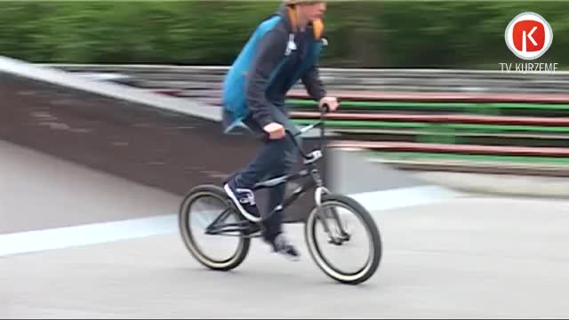 Pilsētā uzstāda velopumpi un remonta statīvu