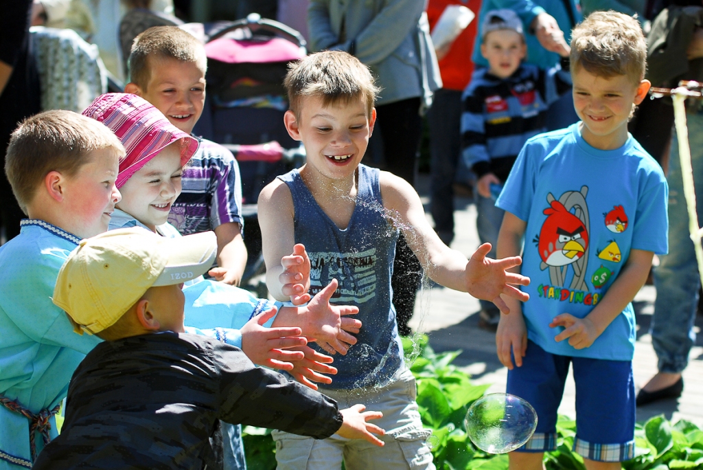 Bērnu svētki pieskandina pilsētu