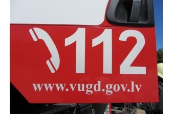 Deg auto bagāžnieks un atkritumi