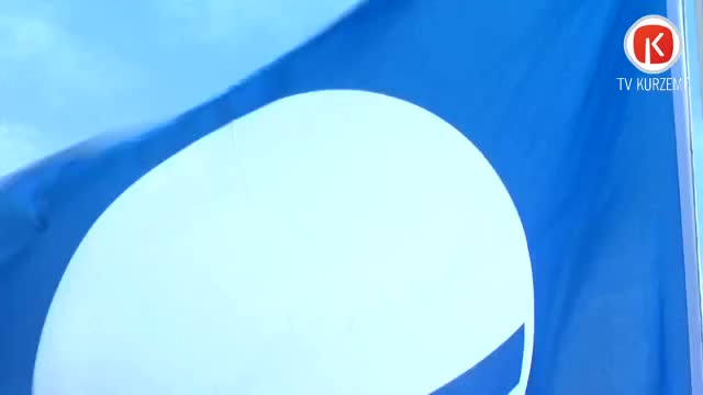 Liepājas pludmalē atkal paceļ zilo karogu