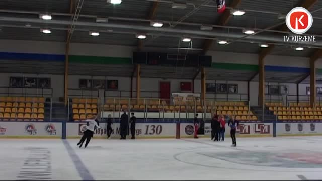 Ledus hallē norisinās Krievijas daiļslidotāju nometne