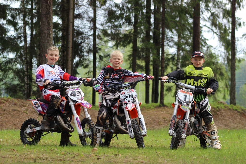 Motokrosistiem pjedestāls Igaunijas čempionāta