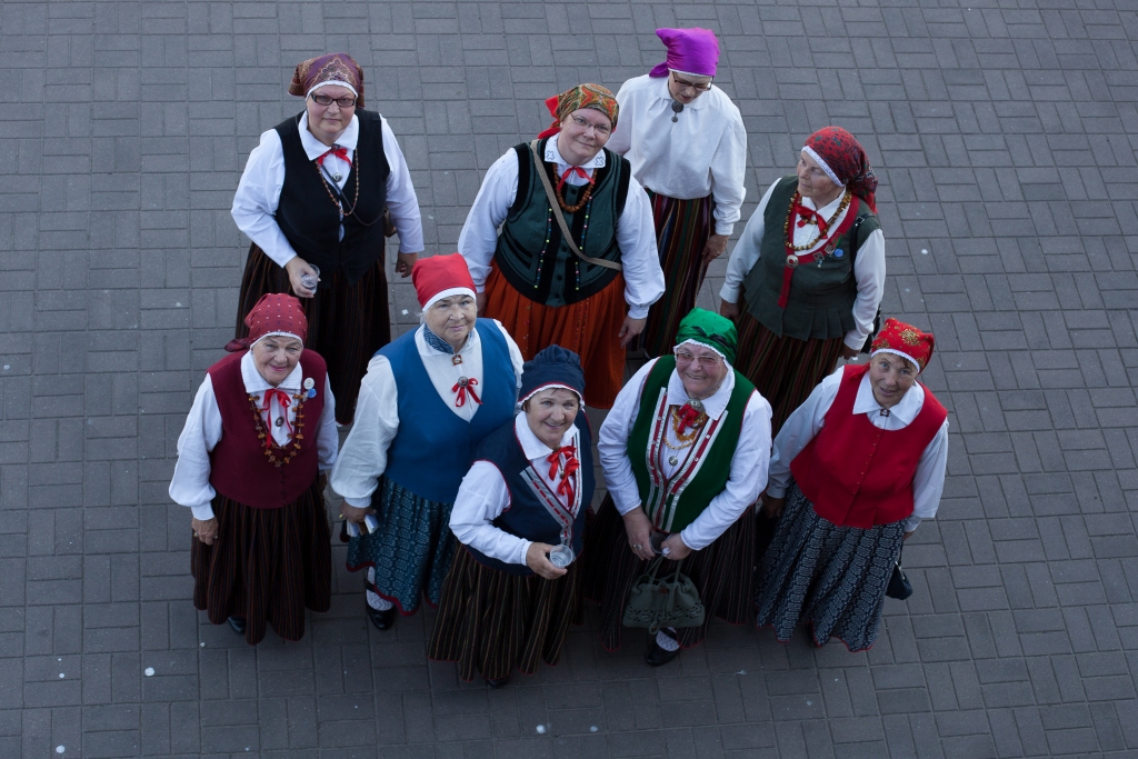 Uzstāsies folkloras kopa ”Vēlava”