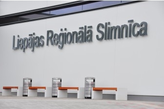 Stacionē appīpējušos jaunieti