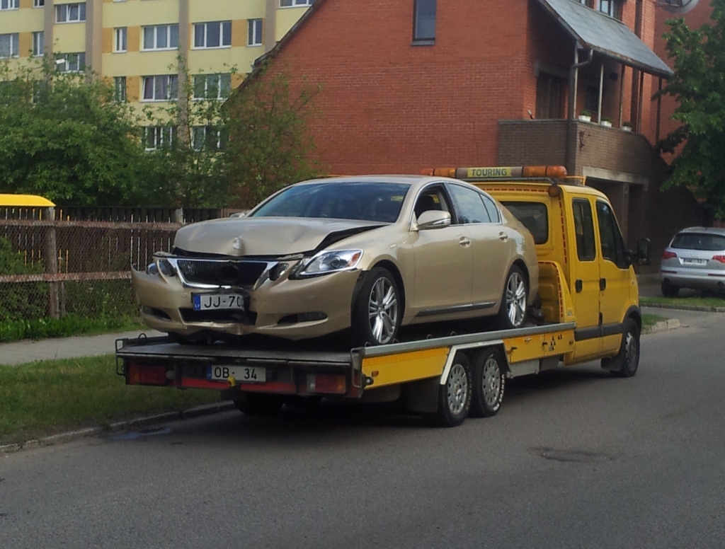 Papildināts – Auto avārijā divi cietušie