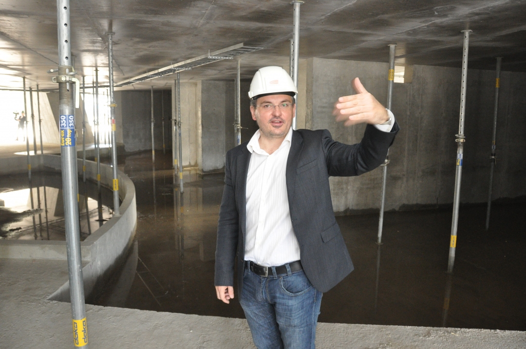 Ielūdz uz spāru svētkiem pēc trim mēnešiem