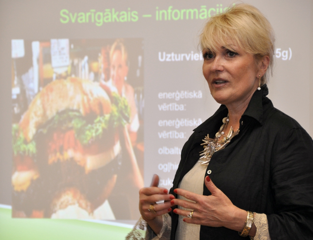Tievēt ar burgeru. Var, bet vai vajag?