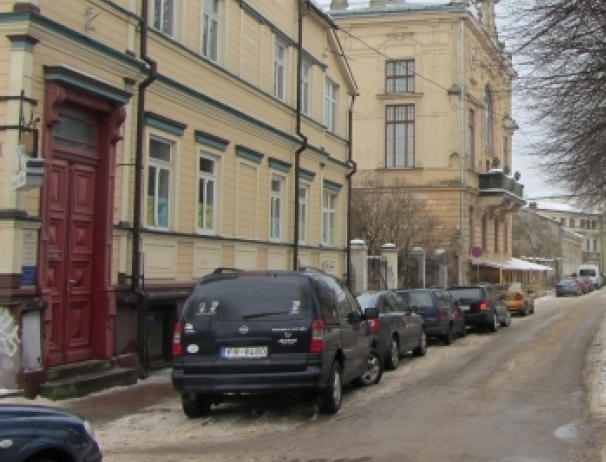 Slēgs satiksmi Ausekļa ielas posmā