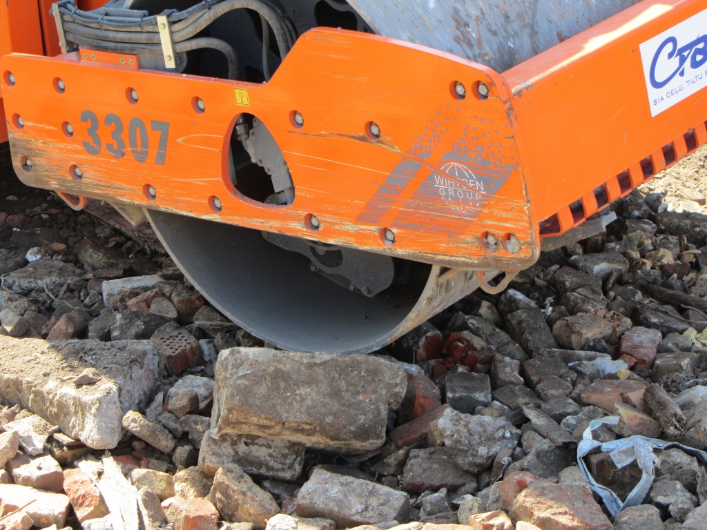 Ķēžu, Grāvju, Fabrikas u.c. ielu rekonstrukciju un apgaismojuma izbūvi tajās uzticēs veikt ”Aizputes ceļiniekam”