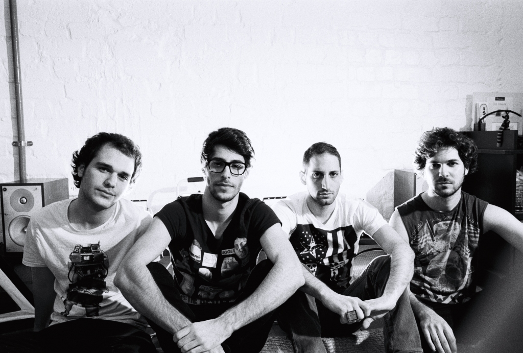 “Gypsy Camp” uzstāsies elektroniskās mūzikas grupa “Bonafide 3000”