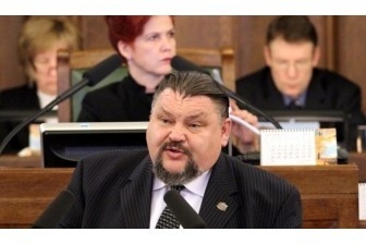 V. Kravcovu aizstās R. Miloslavskis