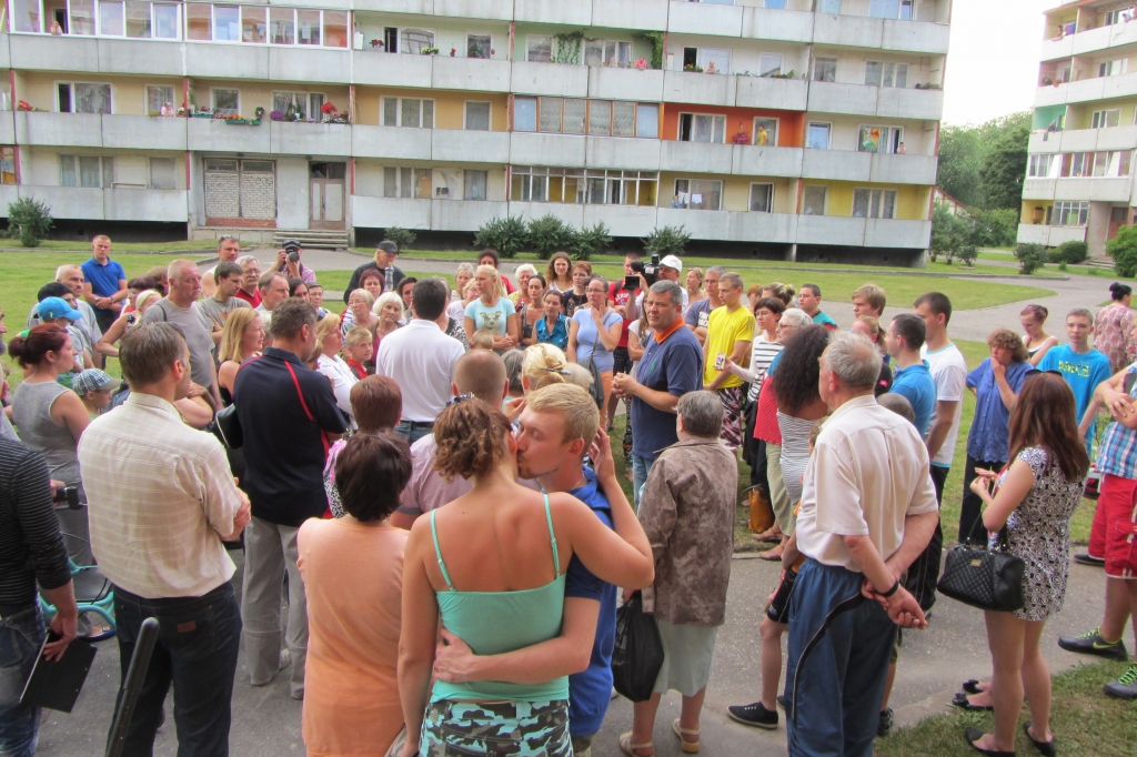 Vānes ielas 11 otrā stāva iedzīvotāji: Laime nelaimē – uz ielas, bet dzīvi