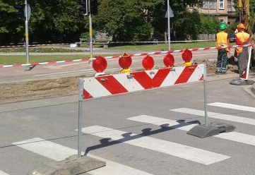 Slēdz satiksmi Trimpus, Manēžas un Burtnieku ielā