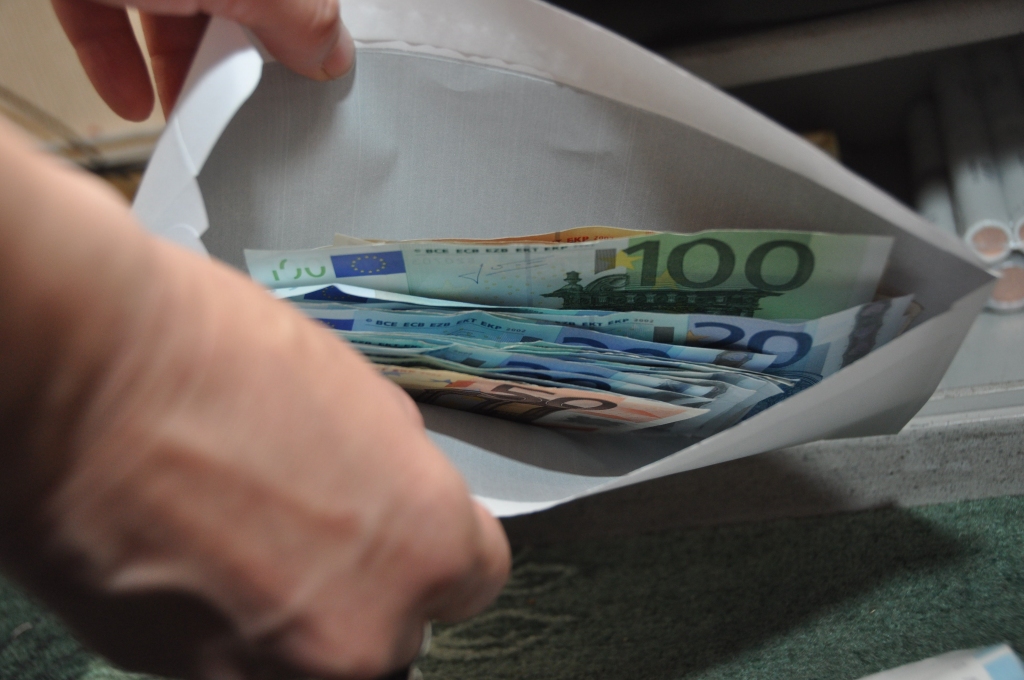 Papildināts – Plāno uz laiku ieviest pabalstu pārtikas iegādei iedzīvotājiem krīzes situācijā