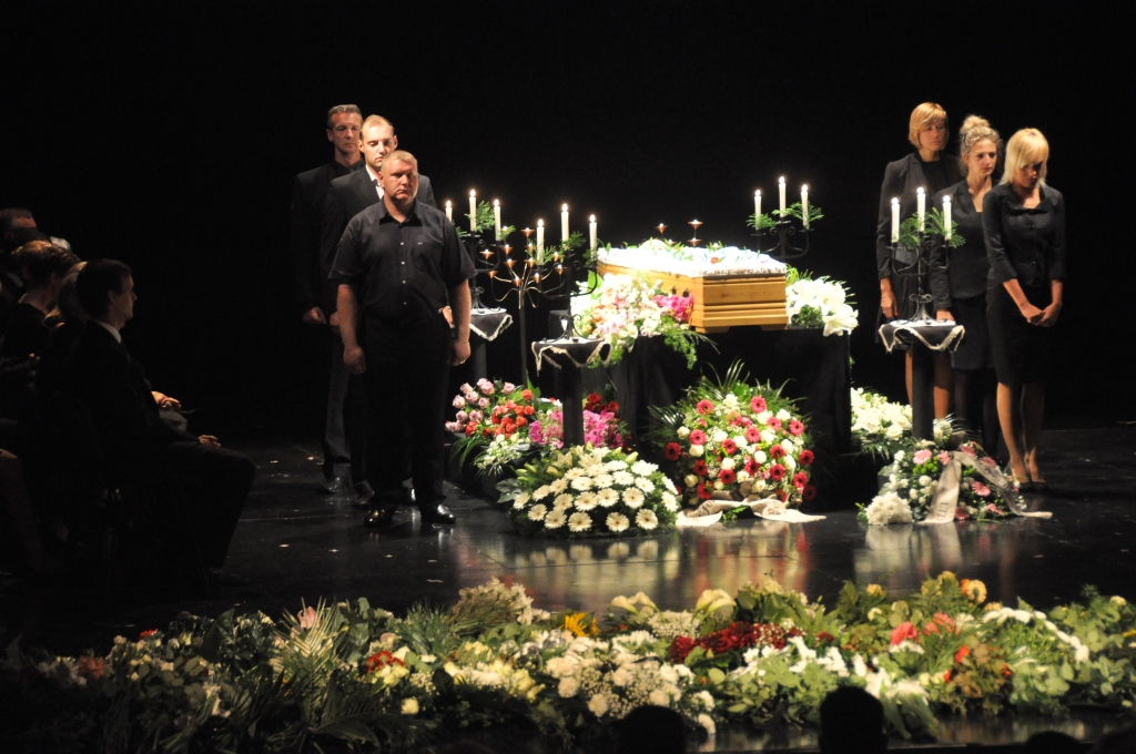 Uz mūžu saka ardievas Inesei Jurjānei