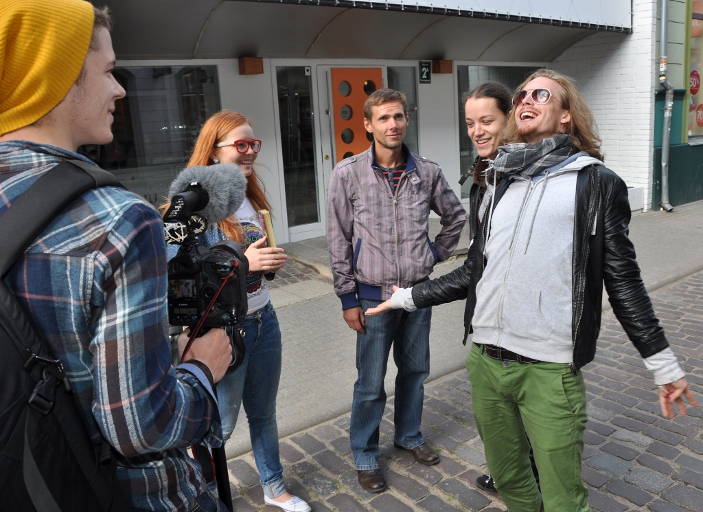Īsteno spontānu ideju par videoklipu