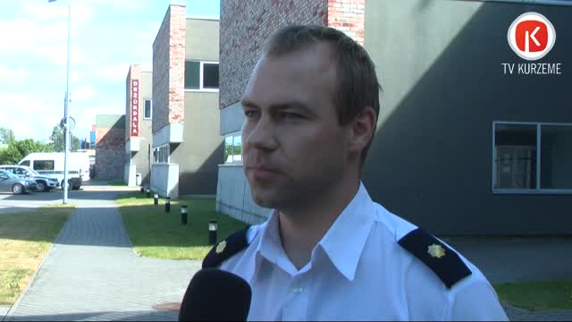 Policijā nogādā dzīvoklī atrastus ieročus