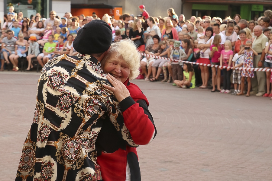Ar pārsteigumiem sācies ielu teātra festivāls