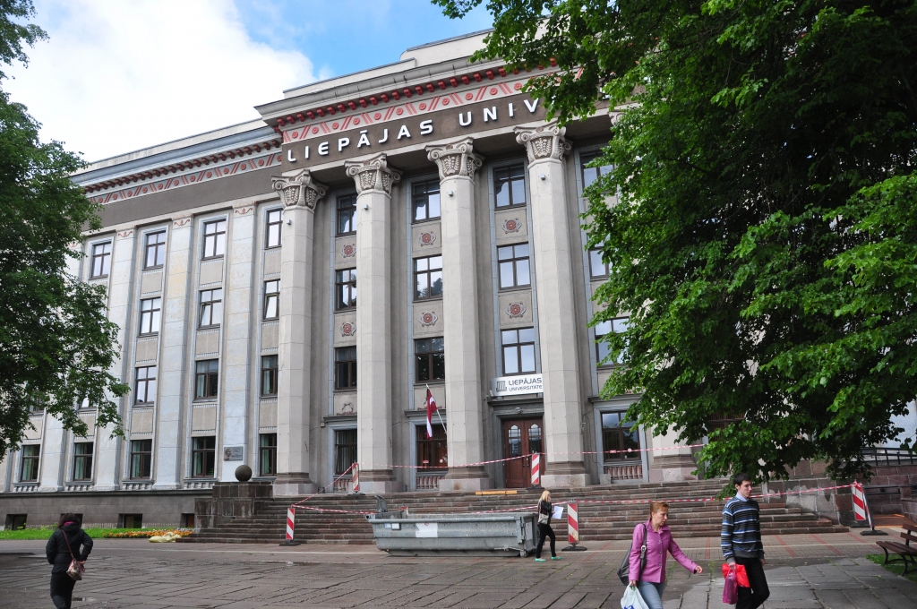 Šauļos atklāj LiepU Dizaina studentu darbu izstādi