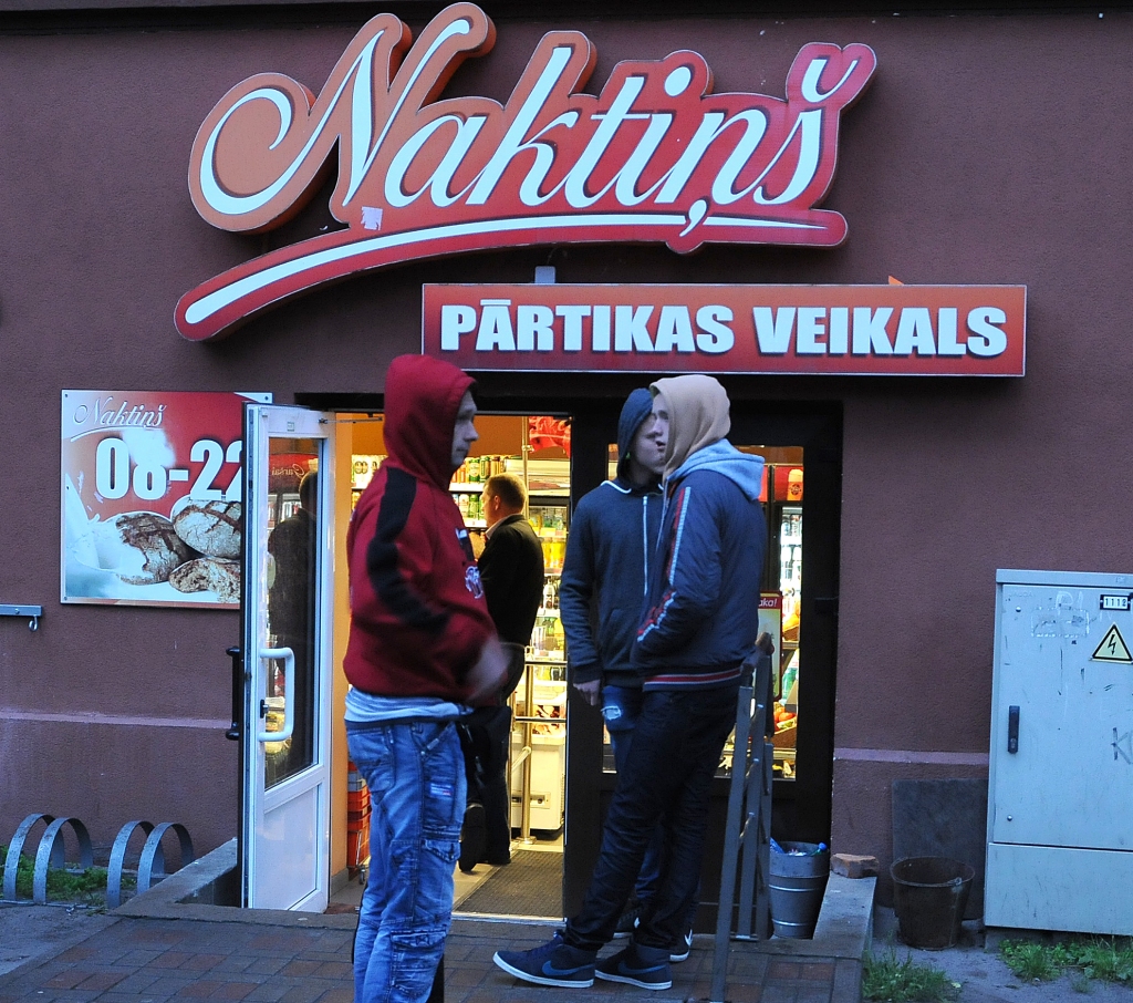 Kā nepilngadīgie tiek pie alkohola un cigaretēm
