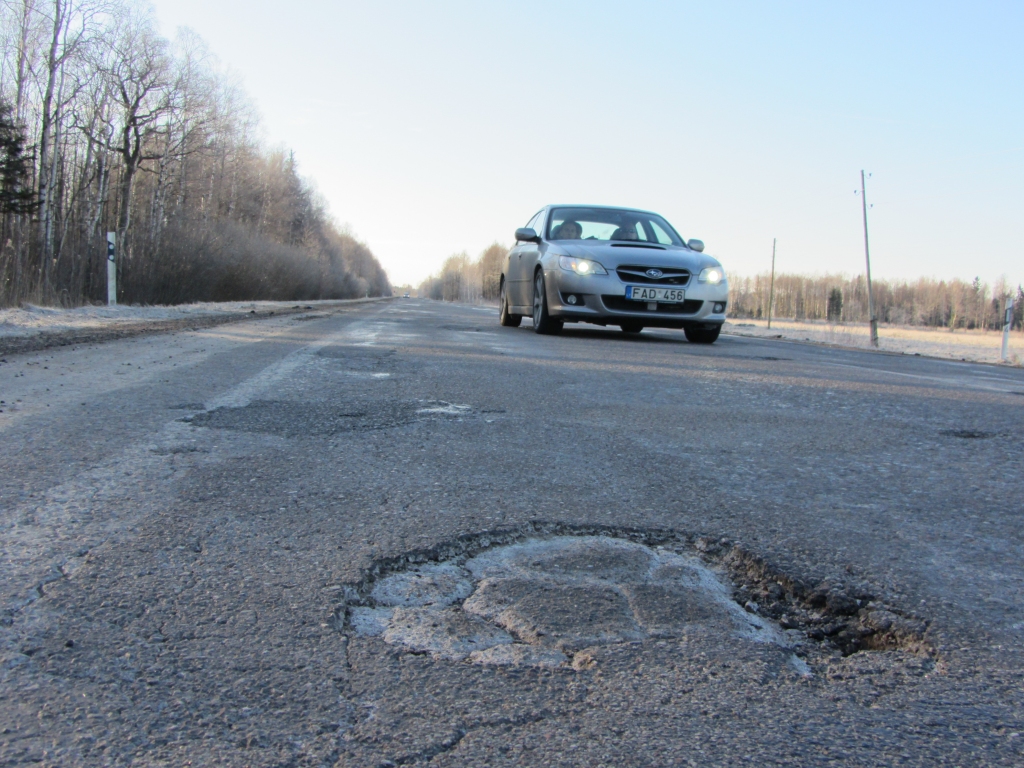 LVC par 10,6 miljoniem eiro plāno rekonstruēt autoceļa A11 Liepāja-Lietuvas robeža posmu
