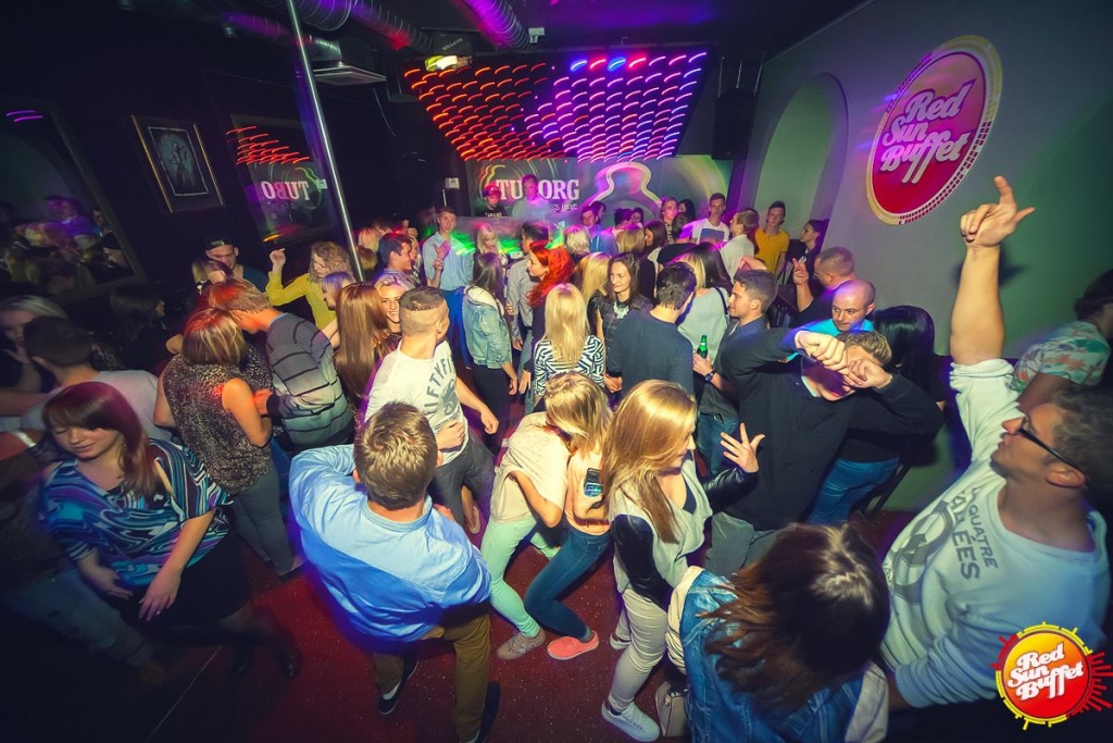 “Red Sun Buffet” notiks studentu ballīte un “Twerking Party”