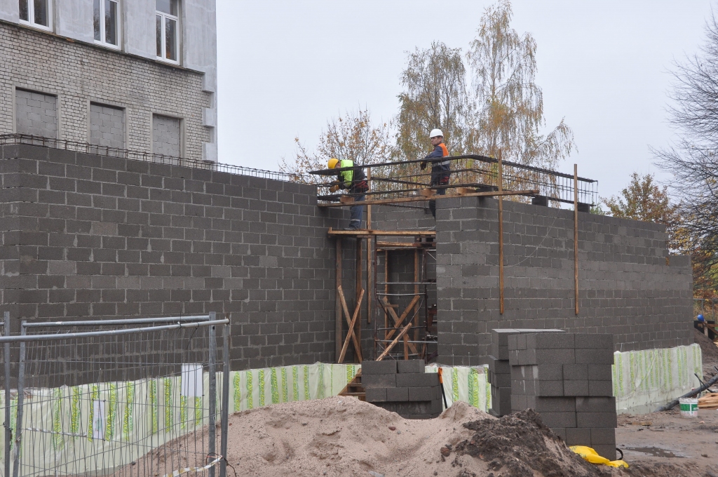 Skola un būvnieki prot sadarboties