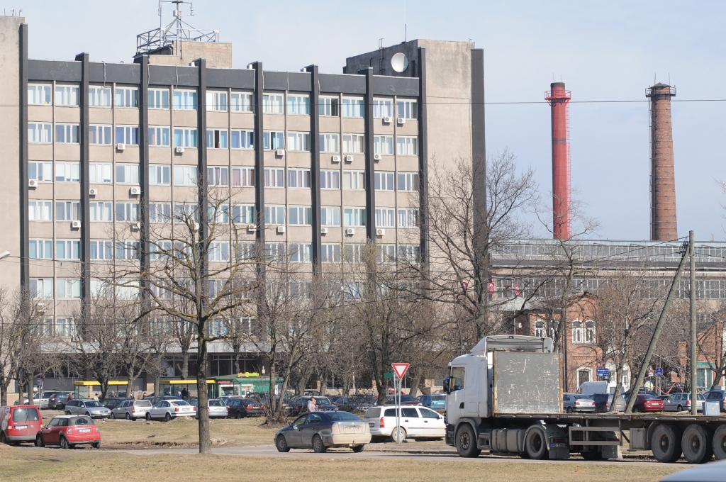 Izsolīs “Liepājas metalurgam” piederošas būves un krānus