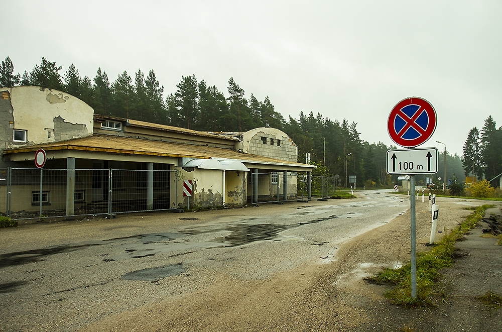 Sākusies bijušā Rucavas muitas punkta būvju demontāža