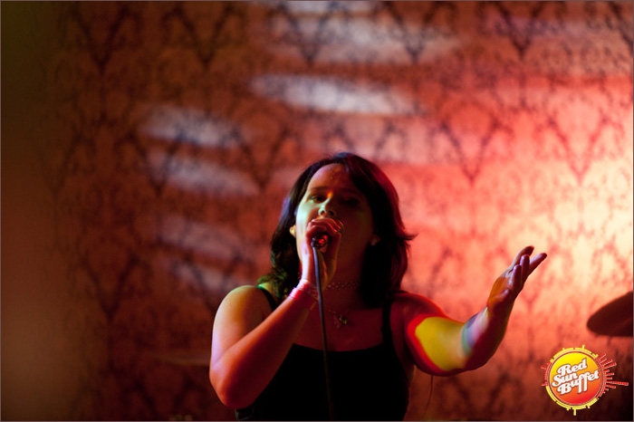 “Red Sun Buffet” uzstāsies Kombuļu Inese un duets “Sandra”