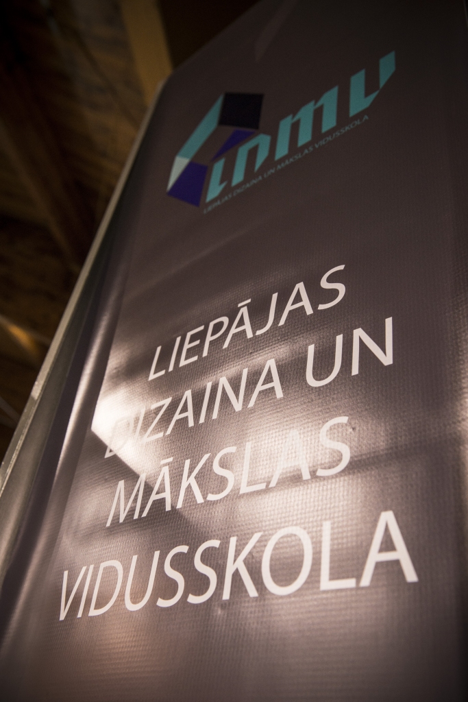 Dizaina un mākslas vidusskola piedalās dizaina izstādē