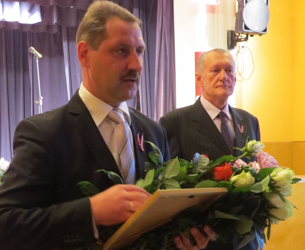Apbalvojums raisa pārdomas