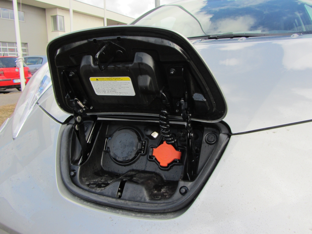 Izsludina iepirkumu par elektromobiļu pārbūvi aizturēto pārvadāšanai