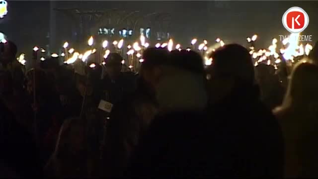 Lāčplēša dienu atzīmē ar vērienīgu lāpu gājienu