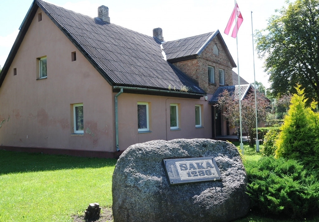 Tagad dome iesūdz tiesā pārvaldnieci