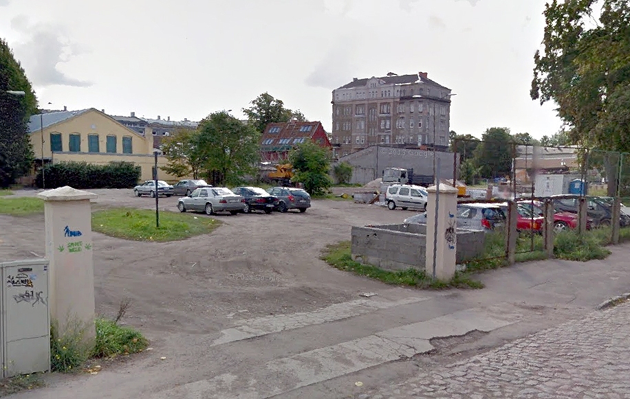 Liepājas dome pirks zemi autostāvvietu izveidei pie teātra