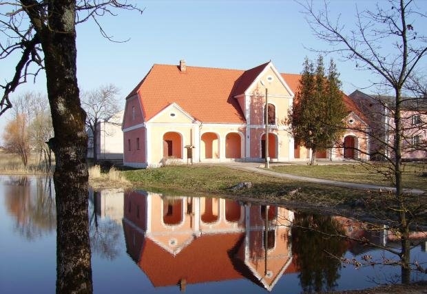 Suminās Dunalkas precētos pārus
