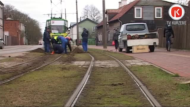 Nodiluma dēļ salūzt tramvaja sliede