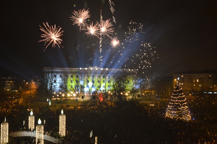Tuvojas krāšņā 2015. gada sagaidīšana