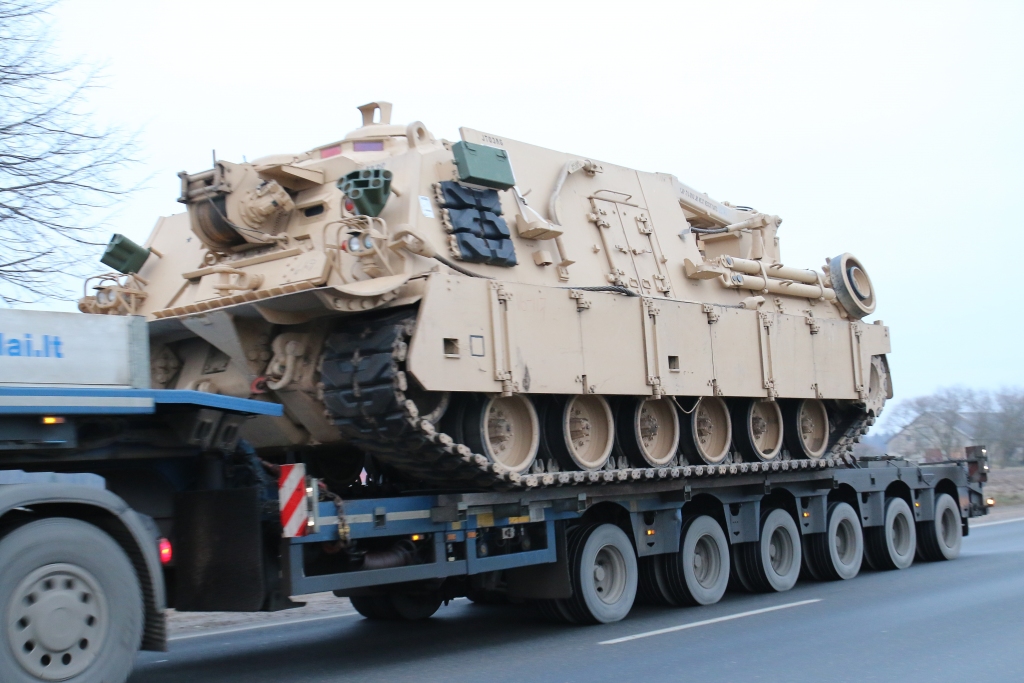 Liepājas ostā nogādā ASV Bruņoto spēku militāro un atbalsta tehniku