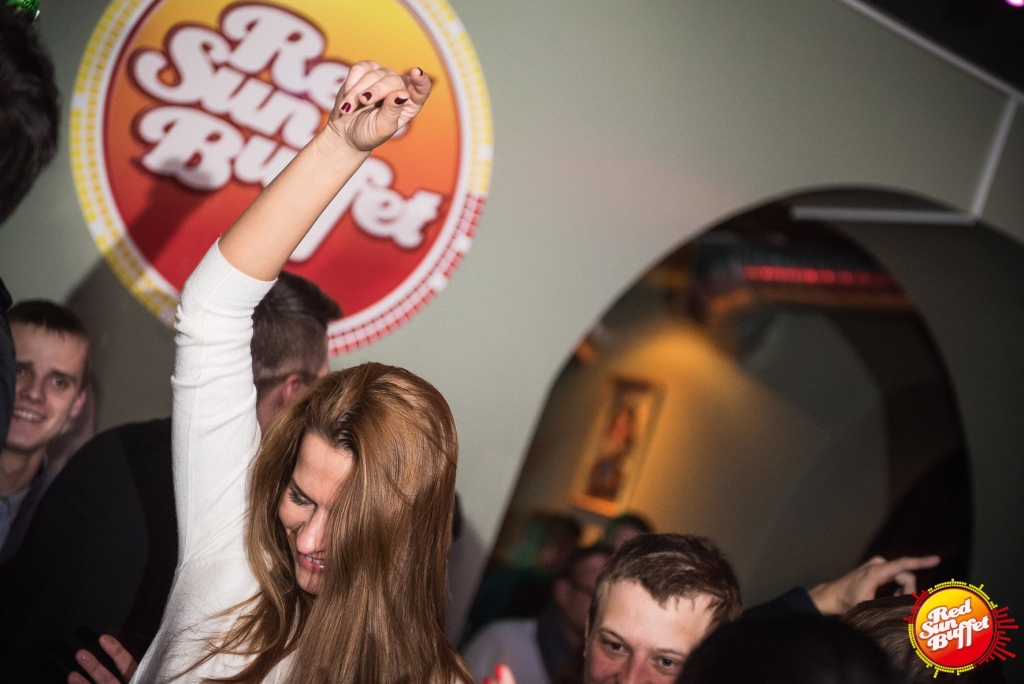 “Red Sun Buffet” notiks ziemeļbrieža Rūdolfa un īgņu ballītes