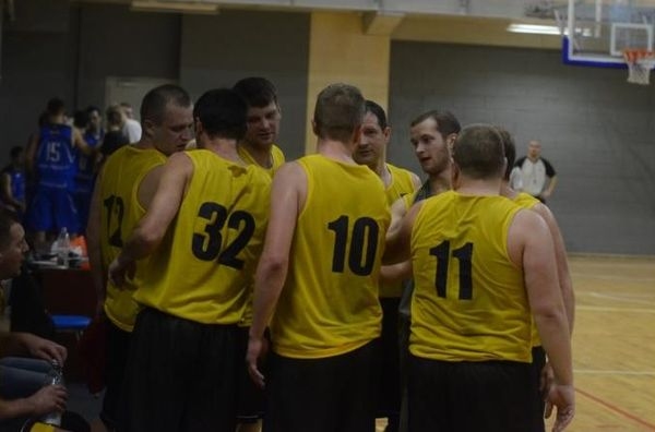 ”Lesjofors” parūpējas par pirmo sensāciju pilsētas basketbola čempionātā