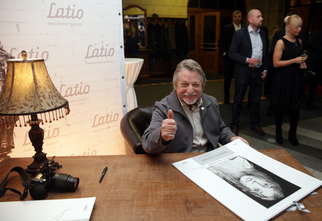 Izdots “Latio” kalendārs 2015.gadam ar Pētera Jaunzema darbiem