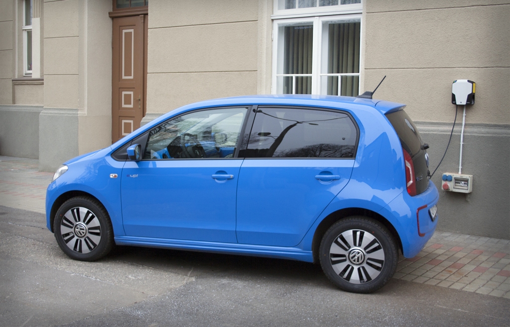 Arī Liepājas teātris turpmāk izmantos elektromobili
